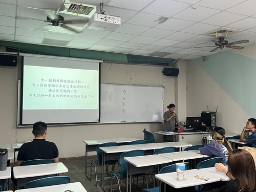 114.09.17辦理進修部學海築夢說明會，並由四健三甲參與新南向泰國學海築夢的學員陳珮瑄學姊進行心得分享。圖片